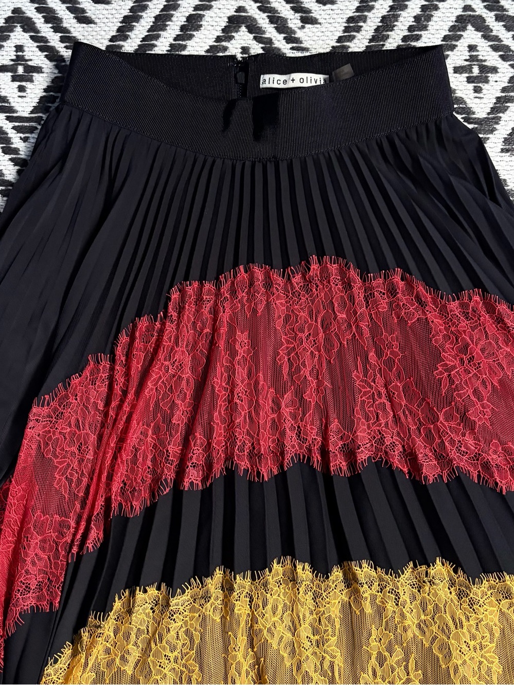 Alice + Olivia Romona Pleated Maxi Skirt Sz 4 Rainbow Lace Panel Black Mesh Long - Picture 9 of 16